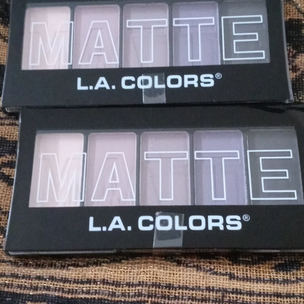 New never use eyeshadow and 3 lipstick